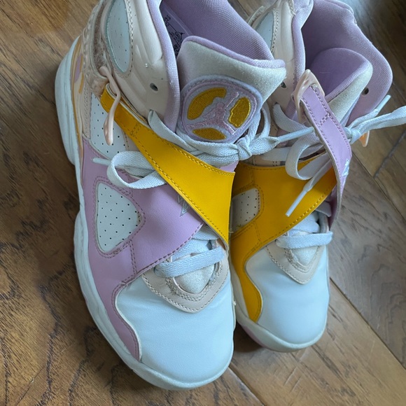 Back to school - like new girl’s AIR JORDAN 8 RETRO GS
"Arctic Punch" in size 4 - Picture 3 of 10